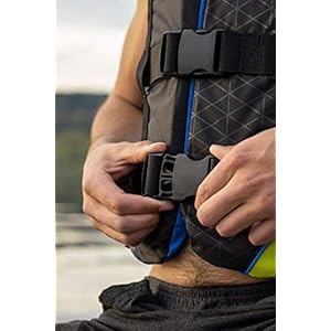 Schnorchelmasken 41cRgP1ZMML. SS300 3-Gurt Prallschutz-Weste, weiter Armausschnitt zum Wasserskifahren, Wakeboarden, Paddeln, Schnorcheln etc. (Norm: EN ISO 12402-5, MESLE Typ H210)
210 D Nylon Gewebe, Gurte am Rücken abgedeckt, Easy-Klick Schnallen, exakt anpassbar, EPE Auftriebs- und Prallschutzkörper rundum, 5 Drainagelöcher
Kleine Größen für Kinder/Jugendliche /Damen (Brustumfang/Gewicht): 2XS (60-70 cm/30-40 kg), XS (70-80/40-50), S (80-90/50-60)