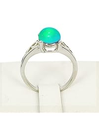 Anillo clásico de plata con óvalo de cristal que cambia a múltiples colores dependiendo de la emoción, el sentimiento, el humor.