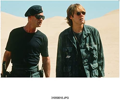 Kurt Russell 8 Inch X 10 Inch Photograph Stargate 1994 Looking At James Spader Kn At Amazon S Entertainment Collectibles Store