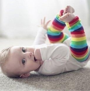 Amazon Co Jp 虹色のかわいい赤ちゃん幼児レギンスレッグアームウォーマーのきつい靴下 カラフル 服 ファッション小物