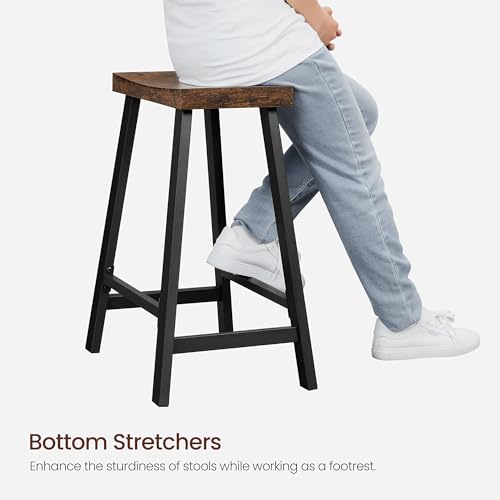 VASAGLE BAR STOOLS SET OF 2, COUNTER HEIGHT STOOLS, BAR CHAIRS WITH FOOTREST, 23.6 INCHES HIGH KITCHEN BREAKFAST STOOLS, INDUSTRIAL, LIVING ROOM PARTY ROOM, RUSTIC BROWN ULBC074B01