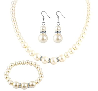 Amazon 可愛いオシャレなパールネックレス ピアス ブレスレット３点