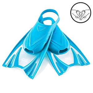 Schnorchelmasken FROG | Kurze Schwimmflossen für Kinder, perfekt geeignet fürs Schwimmtraining und erste Erfahrungen im Wasser!
GEMÜTLICH | Die Fußtaschen bestehen aus weichem TPR und verursachen keine Scheuerstellen oder Hautirritationen.
LEICHT | Geringes Gewicht bei kompakter Größe - ideal für Schwimmbad, Pool und Strand.