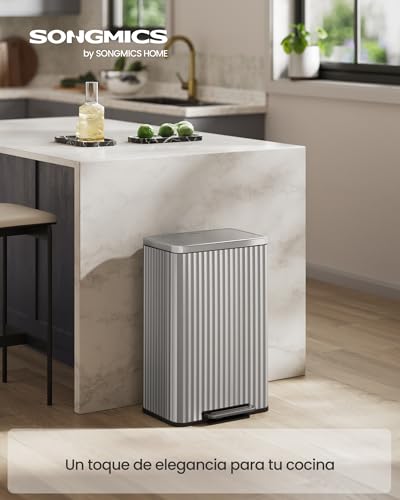 SONGMICS Bote de Basura de Acero Inoxidable para Cocina, con Pedal, Tapa Cierre Suave, 50L, Cubeta Extraíble, Incluye 15 Bolsas MLTB586EZ01