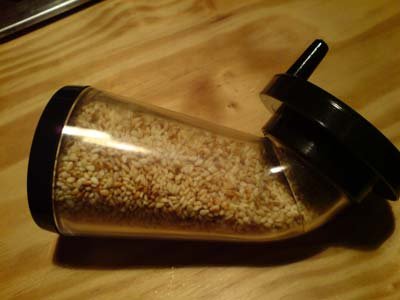 JapanBargain S-3258, 1x Japanese Sesame Seed Dispenser, Assorted Color