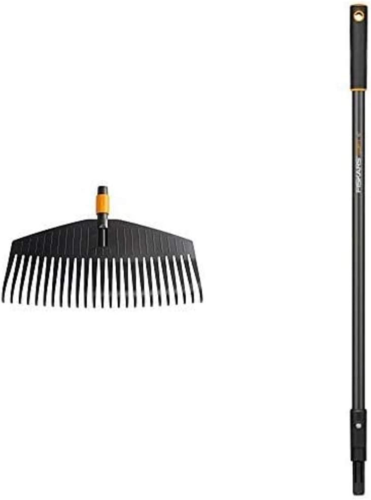 Fiskars Laubbesen, Werkzeugkopf, 25 Zinken, Breite 50 cm, Kunststoff-Zinken, Schwarz/Orange, QuikFit, 1000642 & Stiel Graphit für QuikFit Werkzeugköpfe, Länge 84 cm, Aluminium, Schwarz/Orange,QuikFit