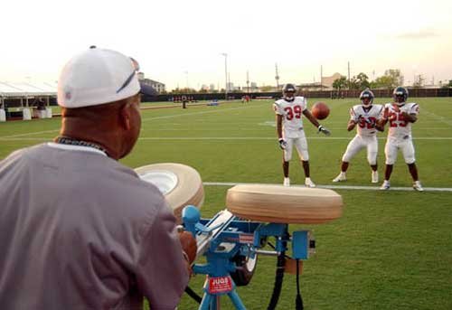 Jugs Football Passing Machine
