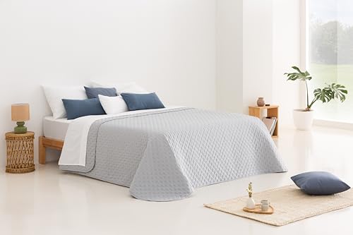 Todocama Thin Bedspread with Star Design for Spring, Summer, Autumn and Winter. 100% Extra Soft Microfibre. Multipurpose Bed Cover 80/90-180 x 260 cm Light Grey
