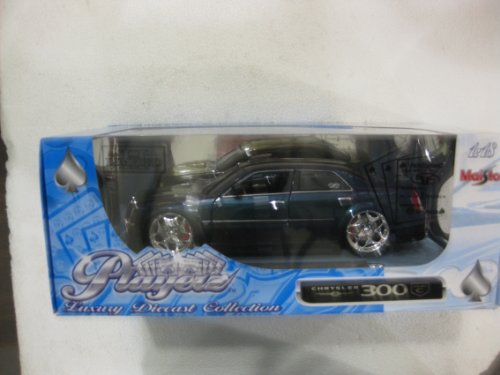 Playerz Luxury Die Cast Collection by Maisto Chameleon Paint Job Chrysler 300C Hemi 1:18 Scale Die Cast