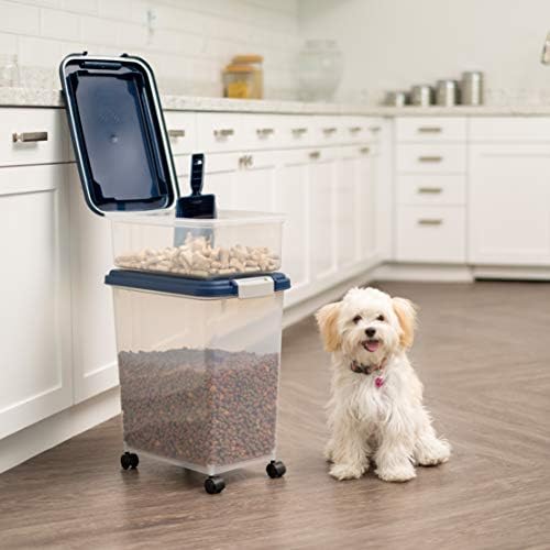 - Recipiente hermético de armazenamento de comida para animais de estimação de 35 lb 45 litros com colher e caixa de petiscos para cães, gatos e pássaros, mantém pragas afastadas