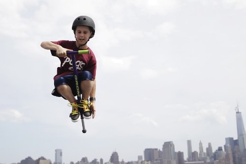 NSG Grom Pogo Stick, Purple