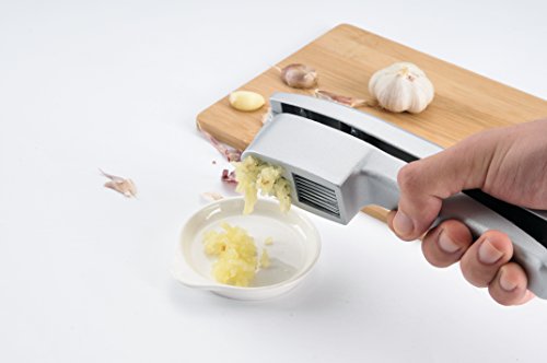 Garlic Press, 2 in 1 Professional Garlic Mincer and Slicer, Heavy Duty Aluminium Garlic Presser by Tysonir For Professional Restaurant Hotel Home Kitchen Helper Masher & Slicer - Thumbnail 3