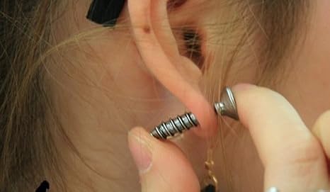 Amazon 空縁隊 ネジ ピアス 2個セット 両耳用 コスチューム用小物 黒 シルバー コスプレ 仮装 通販