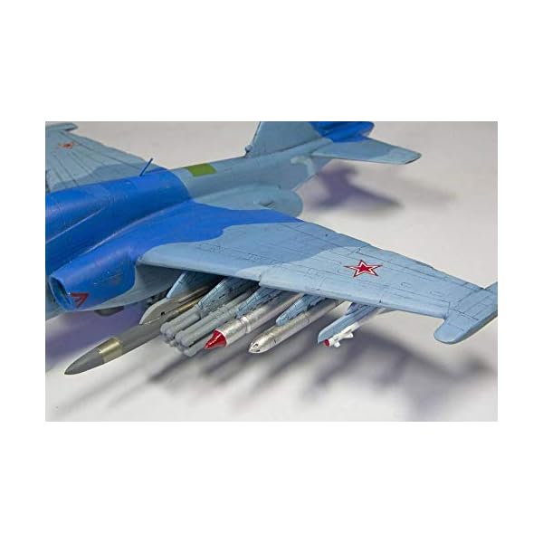 Zvezda Sukhoï SU-39 Model – Schaal 1:72, 131 Onderdelen, Lengte 210 Mm – Bouwpakket Voor Gevorderde Modelbouwers (15+)