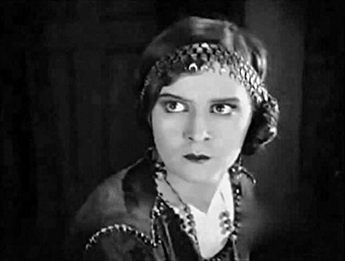 Amazon.com: DVD "Daughters Who Pay" (1925) Marguerite De La Motte, Bela Lugosi,Classic Silent Drama: Marguerite De La Motte, John Bowers, J. Barney Sherry, Bela Lugosi, Joseph Striker, George Terwilliger: Movies & TV