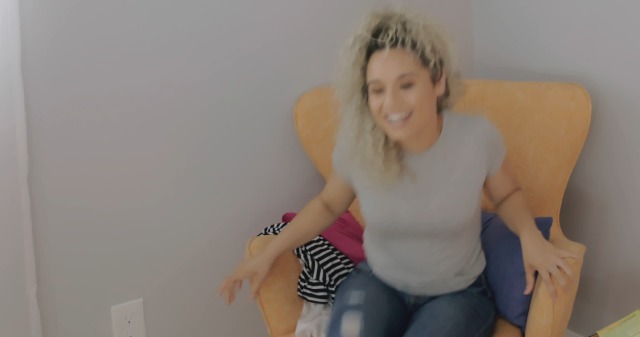 AKAI-Professional-MPK-Mini-MK3-25-Key-USB-MIDI-Keyboard-Controller-With-8-Backlit-Drum-Pads-8-Knobs-and-Music-Production-Software-included