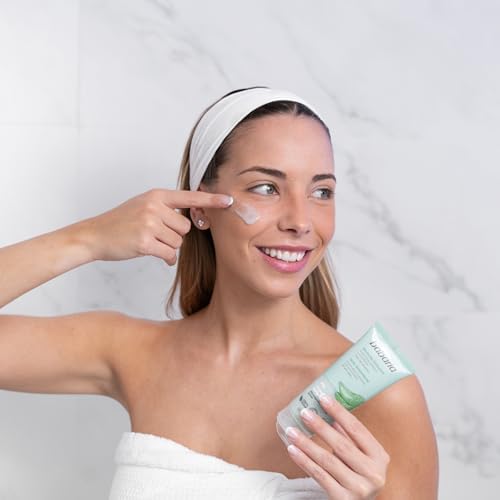 - Esfoliante facial com Aloe Vera 100ml, remove células mortas e impurezas | Gel de limpeza facial com partículas esfoliantes biodegradáveis | Limpadores Faciais 100% Vegan