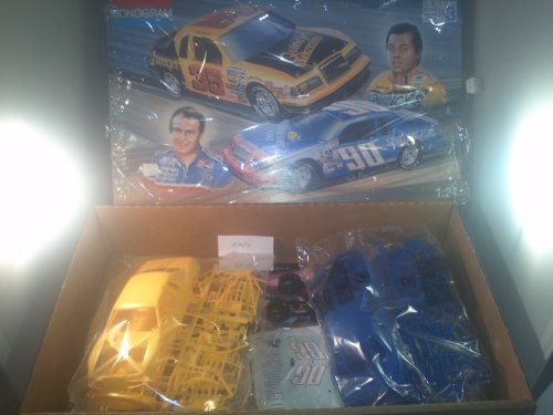 Rookie of the Year Stock Car Combo [1985 Ford Thunderbirds] 1:24 Model