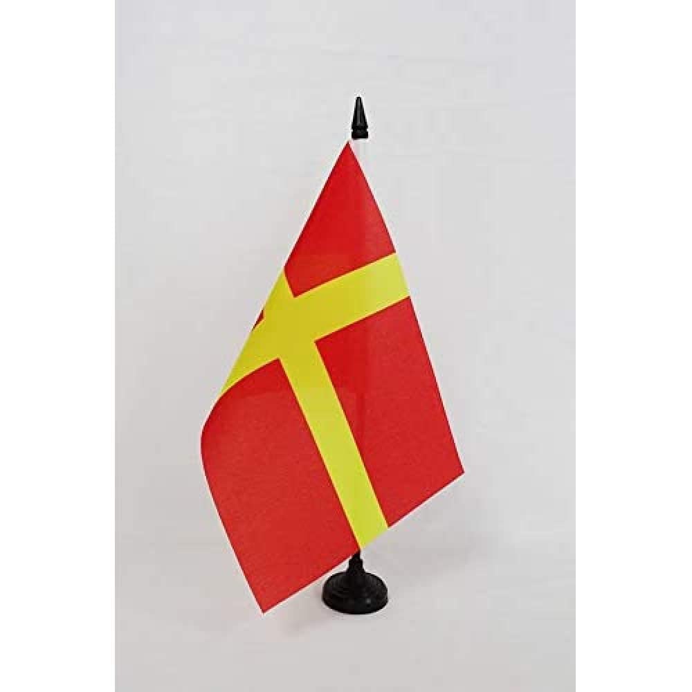 AZ FLAG Scania in Sweden Table Flag 5'' x 8'' - de Skåne Office Decoration 100% Polyester 21 x 14 cm - Mini Desk Flag with Pole and Black Plastic Base