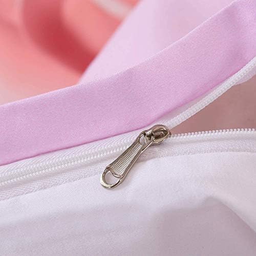 Light gray bedding set cover with a quilt design.