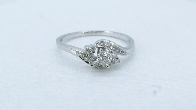 Descubra Anillo De Compromiso Oiffe En Corte Pera 0.96 Quilates 14k Oro