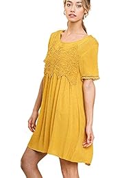 Más altos estándares. Hermoso vestido monocromático con encaje