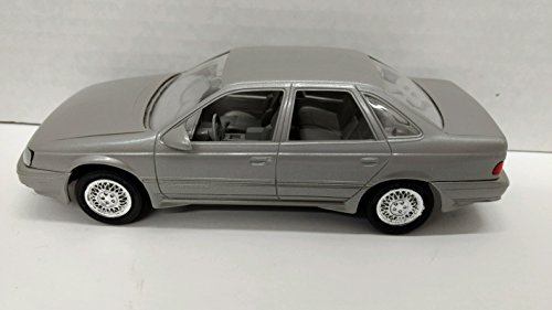 AMT 6054 1989 Taurus SHO 1:25 Scale Built-up Plastic Promo - Light Titanium Metallic