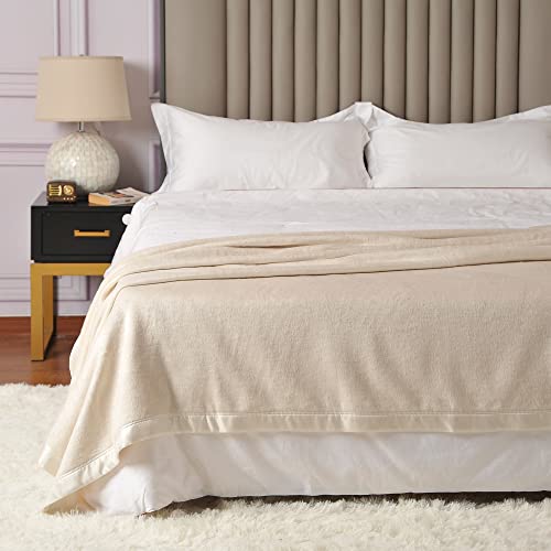 CUDDLE DREAMS Silk Bed Blanket for All Seasons, Accented with Silk
