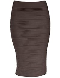 Vestido de tubo sin tirantes y falda midi bodycon en una