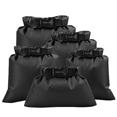 Schnorchelmasken 41j2kDS89DL. SS400 【🍀】5 Stk. Eine Packung, 5 verschiedene Größen, um Ihre unterschiedlichen Speicheranforderungen zu erfüllen für Outdoor-Aktivitätsliebhaber sein, ideal für Camping, Bootfahren, Kajak, Rafting, Angeln. Es schützt die Dokumente, Karten, Schuhe, Kleidung, Sonnencreme vor Nässe durch die Feuchtigkeit und halten Deine persönlichen Sachen sind trocken und sauber.
【🍀】190T Polyester Taft, wasserdicht und widerstandsfähig gegen Rippen, die wasserdichte Kapazität ist mehr als 3000 mm.Leicht und langlebig. Aus 210 T polyester taft, reduziert den verschleiß des gewebes und erhöht die lebensdauer des gewebes. Ultraleicht, bequem zu tragen.
【🍀】Die mit Silikonöl verarbeiteten, wasserdichteren und haltbareren Teile sind mit Klebeband versehen, um das Eindringen von Wasser in Risse zu verhindern.Versiegelter verschluss. Roll-up-verschluss für maximale kompression, doppelt genähte und versiegelte nähte. Beim aufrollen des verschlusses kann luft herausgedrückt werden und die taschen werden klein, so kann platz in ihrem koffer oder rucksack gespart werden.