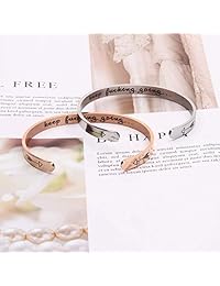 Paquete de 2 pulseras de acero inoxidable con grabado «Keep Going», brazalete motivador con flecha, regalo personalizado para mujeres y niñas (1 pieza de plata + 1 pieza de oro rosa).