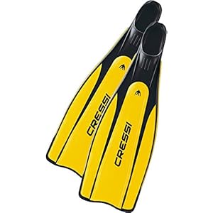 Cressi Flossen Pro Star, Gelb, 37/38, BG181037 1 Schnorchelmasken 41jUVUzT4VL. SS300 Finsswimming Flosse
Apnoe Flosse
Das Flossenblatt besteht nicht aus Copolymeren, sondern aus Polypropylen, das sich durch äußerste Leichtigkeit und Flexibilität auszeichnet.