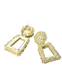 Pendientes con diseño elevado de oro plata.