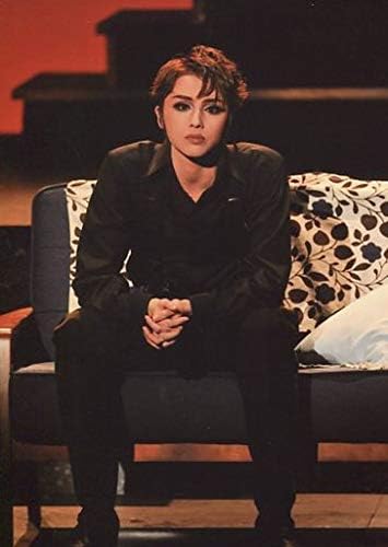 Amazon Co Jp 宝塚歌劇団 月組 暁千星 ライブフォト 膝上 椅子座り 黒衣装 両手組み 2lサイズ 月組宝塚バウホール公演 Arkadia アルカディア 舞台写真 ホビー 通販