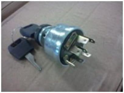 D134737 New Case - IH Ignition Switch with 2 Keys Tractor Dozer Backhoe +