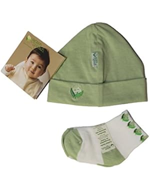 green sprouts by i play. Baby 2 Piece Layette Set, Hat and Socks, 0-3 Months