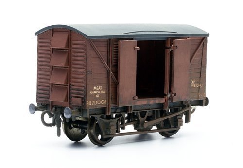 Dapol Model Railway 10T Ventilated Meat Wagon Plastic Kit - OO Scale 1/76 by Dapol