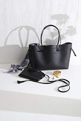 365日使える 大人の変身バッグBOOK by地曳いく子：4/21発売【ムック本付録】たった2つで何通りにも使える！大容量トート＆マイクロポシェットのセット