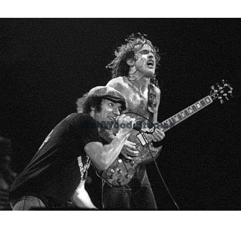 Amazon Com Wolfwood Studios 8 5 X 11 Photo Print Ac Dc Acdc Ac Dc Angus Young Brian Johnson In Concert Clothing