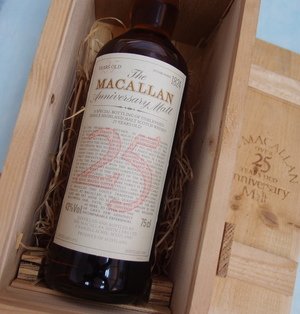 マッカラン ザ マッカラン 25年 アニバーサリー 1971 1997 43 750ml The Macallan 25years Anniversaryの買取価格 相場 高価買取なら買取一括比較のウリドキ