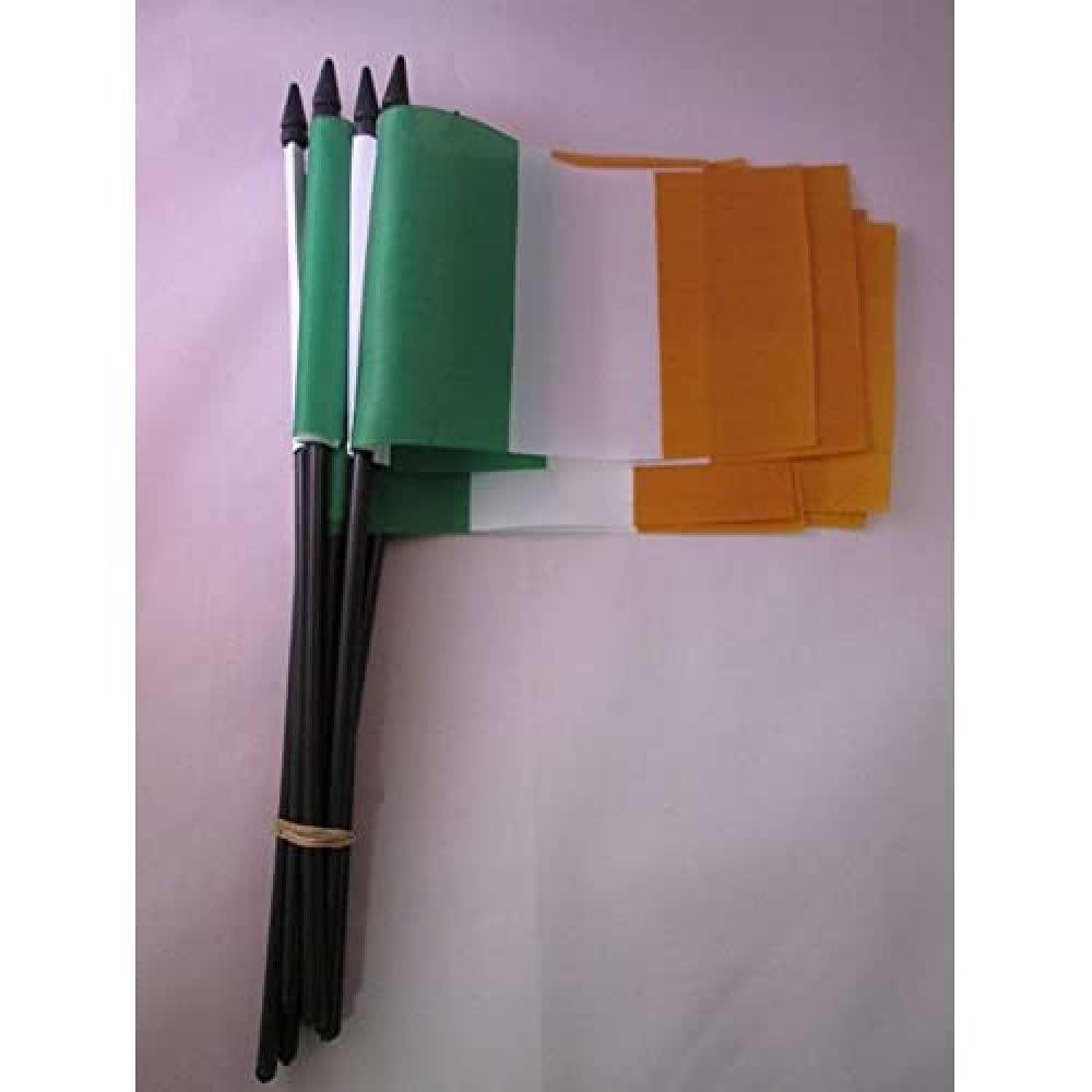 AZ FLAG - Set of 10 Ireland Hand Flag 4'' x 6'' with Plastic Stick - 10 Small Irish Flags 100% Polyester 15 x 10 cm with 10'' Black Plastic Flagpole