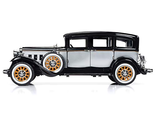 1931 Peerless Master 8 Sedan Black and Silver Limited Edition to 1,500 Pieces Worldwide 1/18 Diecast Model Car by Autoworld AW252 - Thumbnail 5