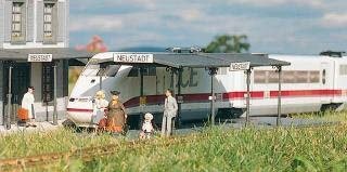 PIKO G SCALE MODEL TRAIN BUILDINGS - COVERED PLATFORM - 62004