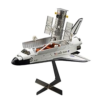 Hasegawa 1/200 Hubble Space Telescope & Space Shuttle Orbiter with Astronauts Model Kit(Japan Import)