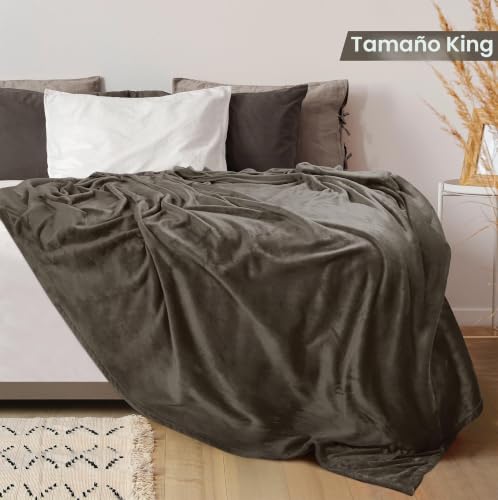 Utopia Bedding Fleece Blanket Lightweight Blanket for Bed, Sofa or Armchair Suitable for All Seasons [259x228cm, Brown]