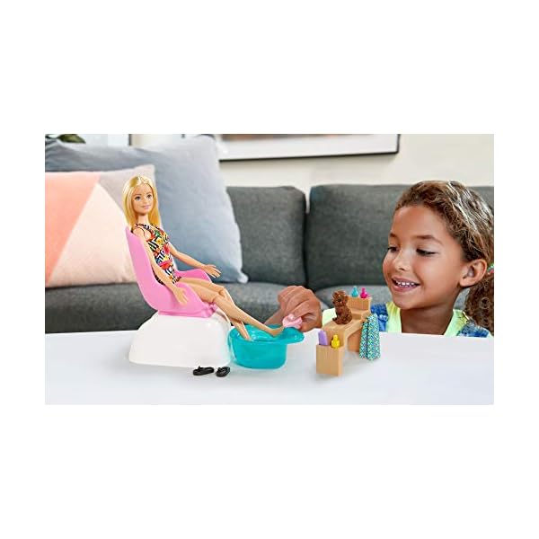Barbie GHN07 - Mani- Pediküre Spielset mit Puppe (blond), Hündchen, Fußbad und Zubehör, 2 Päckchen Brausepulver für Schaumbad, Farbwechseleffekt auf den Fingernägeln, Geschenk für Kinder ab 3 Jahren – Bild 3