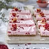 Lakeland Traybake Tin with Integral Cutting Guides for Equal Slices view 8