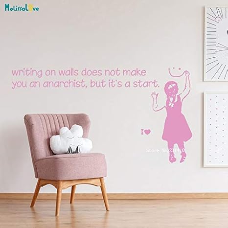 Asfga Das Madchen Im Banksy Stil Das An Die Wand Schreibt Macht Sie Nicht Zu Einem Anarchisten Aber Dies Ist Ein Selbstklebendes Kunstwandbild Mit Graffiti Dekoration 79 X 42 Cm Amazon De Kuche Haushalt