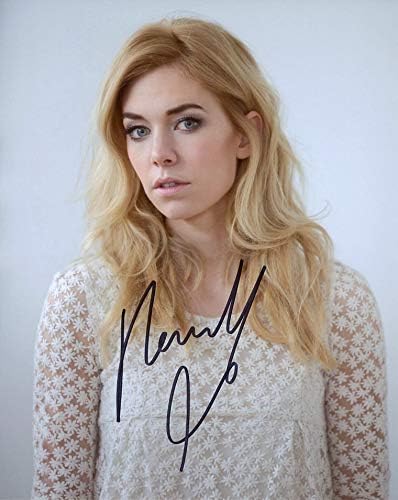 Vanessa Kirby The Crown In Person Autographed Photo At Amazon S