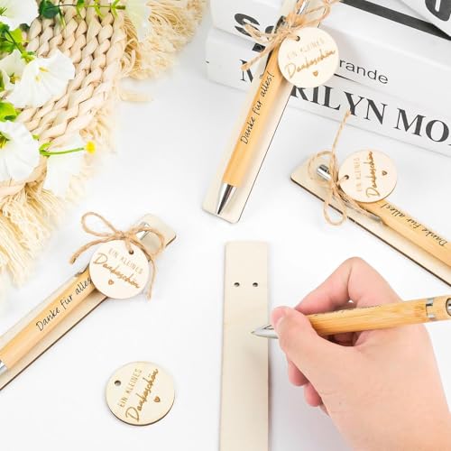 Tuxvealu 20 PCS Bolígrafos Negro, Boligrafo de Bambu Retráctil, Bolígrafos Personalizados con Colgante, Cuerda y Tabla de Madera, Regalo para Boda Invitados, Trabajo, Profesora, Regalo de Graduación